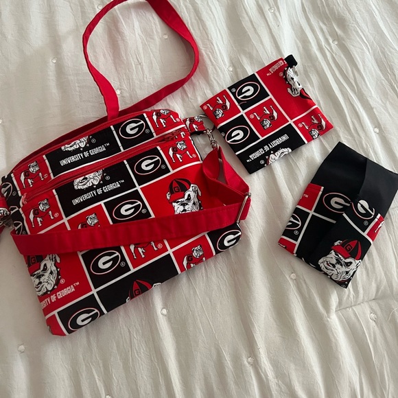 UGA crossbody with accessories - Picture 1 of 7